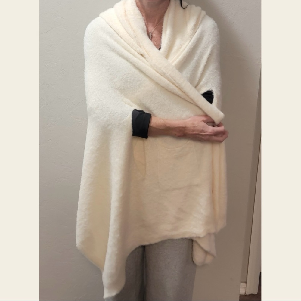 Aerie cream poncho! NWT!